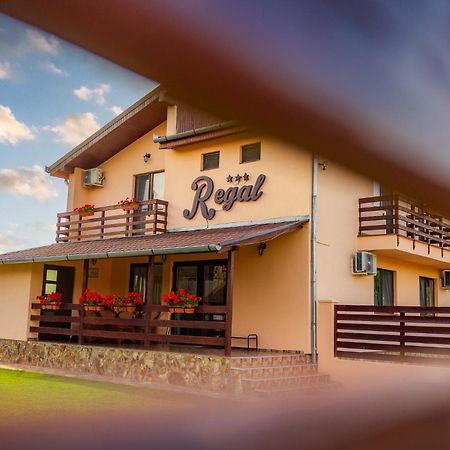 Pensiunea Regal Baile 1 Mai Bagian luar foto