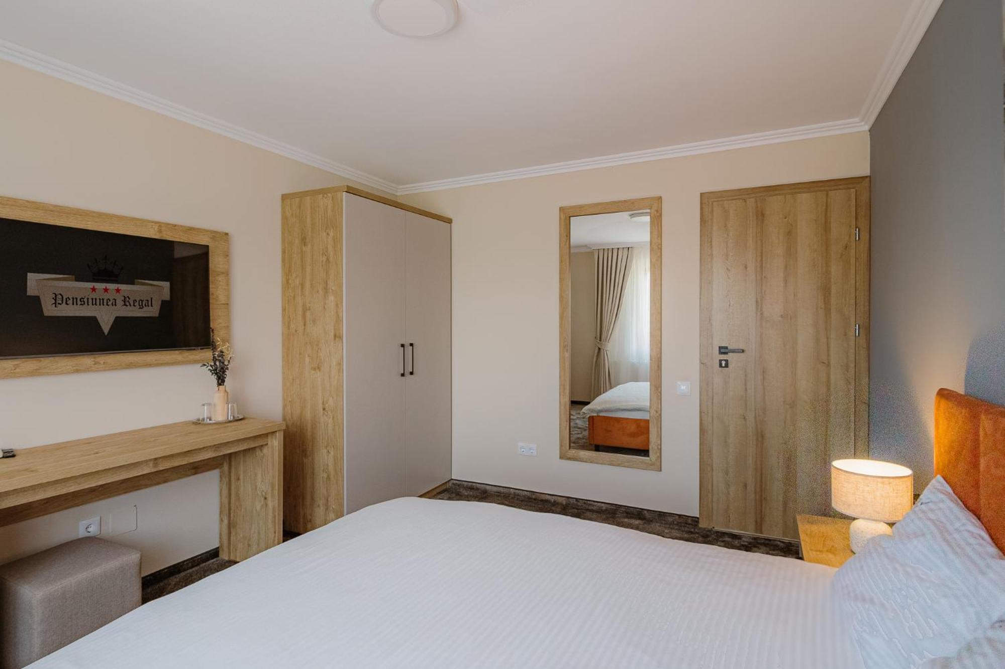 Pensiunea Regal Baile 1 Mai Bagian luar foto