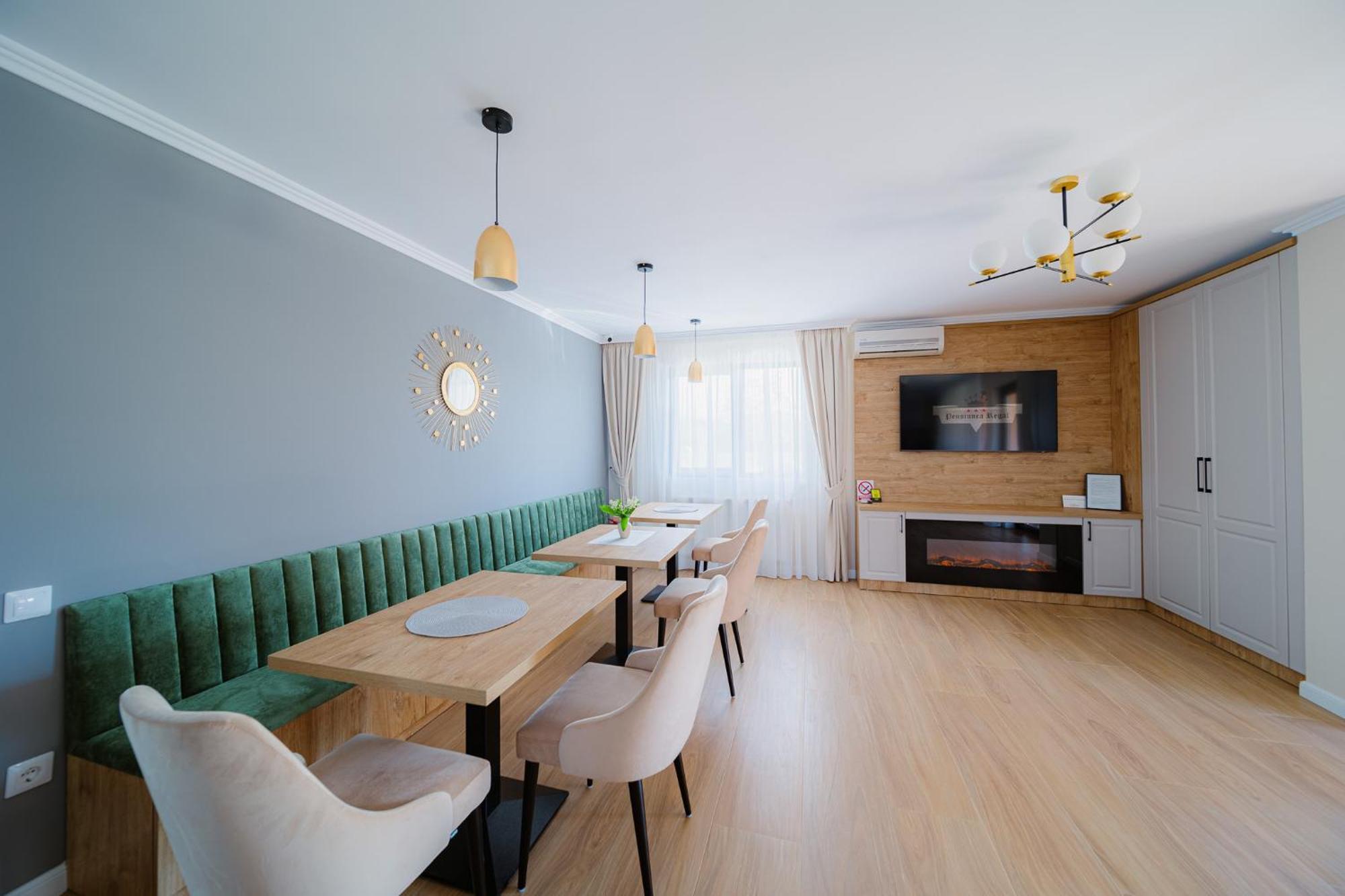 Pensiunea Regal Baile 1 Mai Bagian luar foto