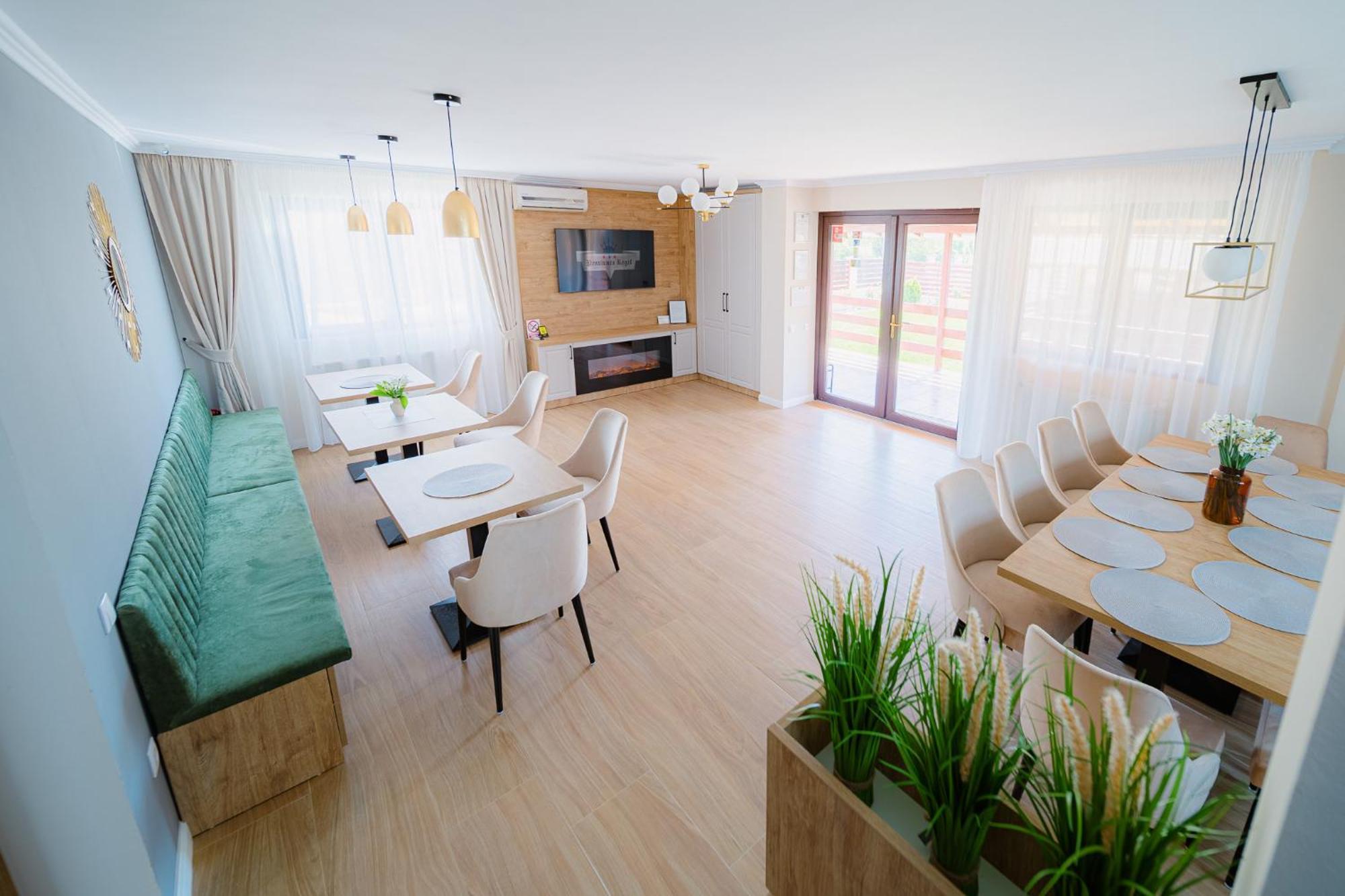 Pensiunea Regal Baile 1 Mai Bagian luar foto