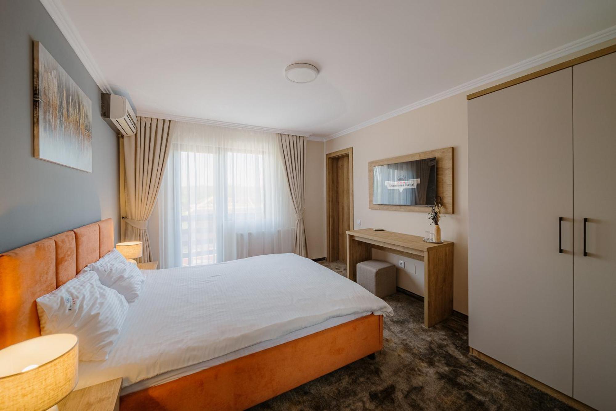 Pensiunea Regal Baile 1 Mai Bagian luar foto