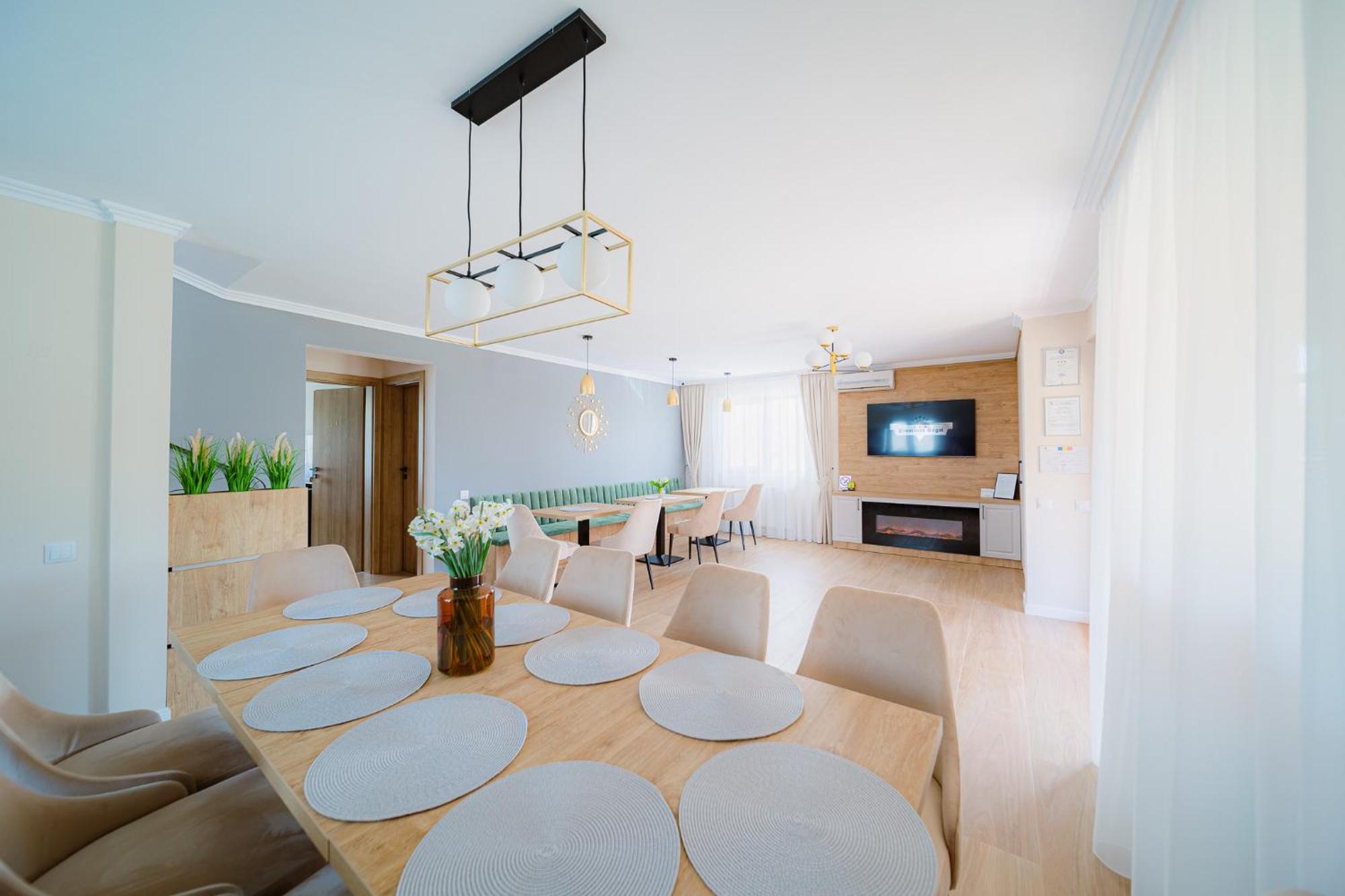 Pensiunea Regal Baile 1 Mai Bagian luar foto