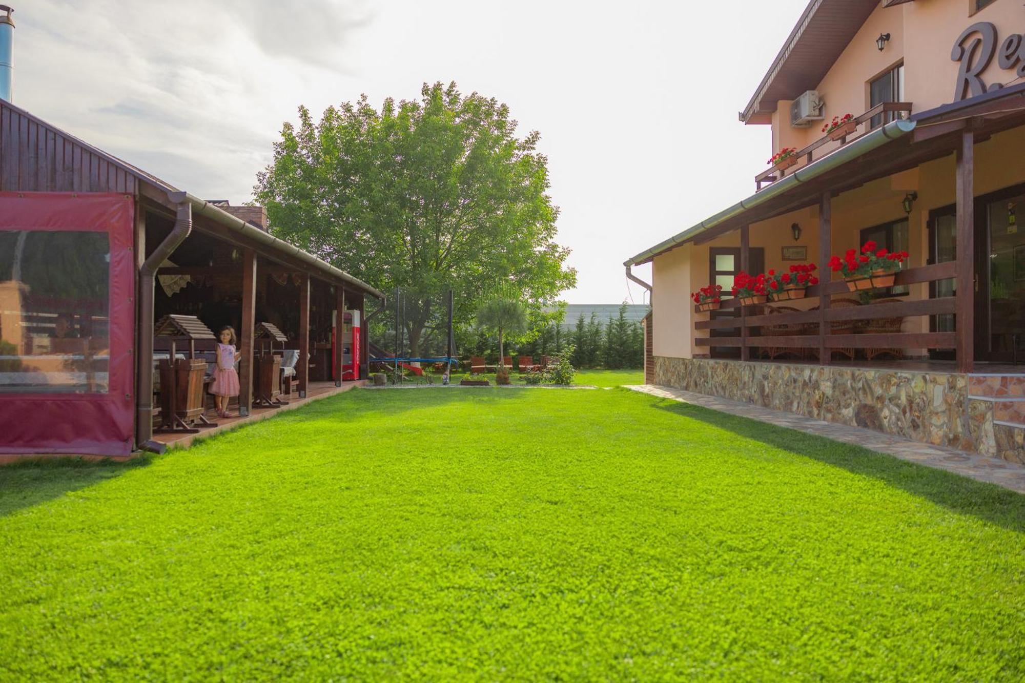 Pensiunea Regal Baile 1 Mai Bagian luar foto