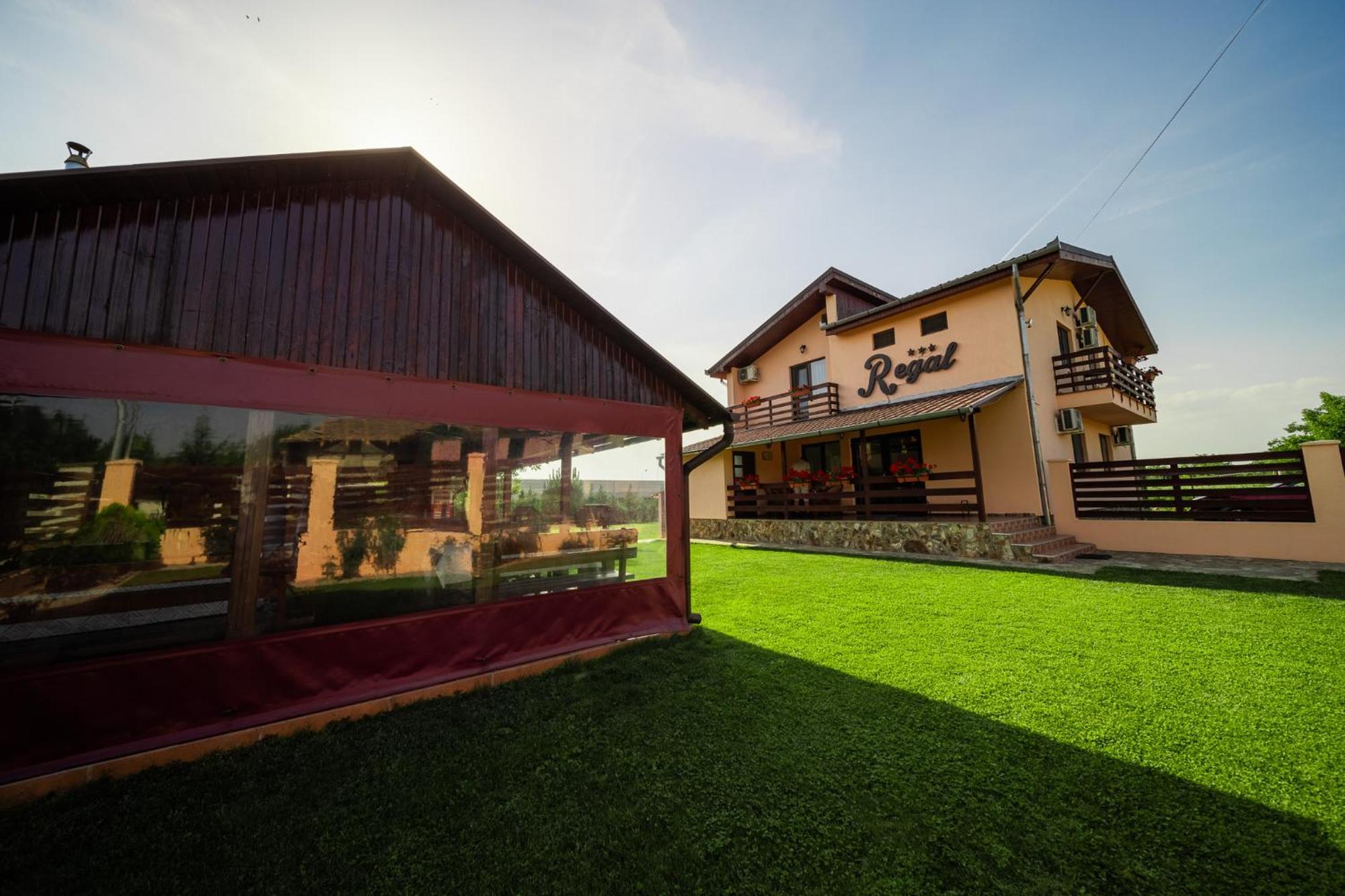 Pensiunea Regal Baile 1 Mai Bagian luar foto