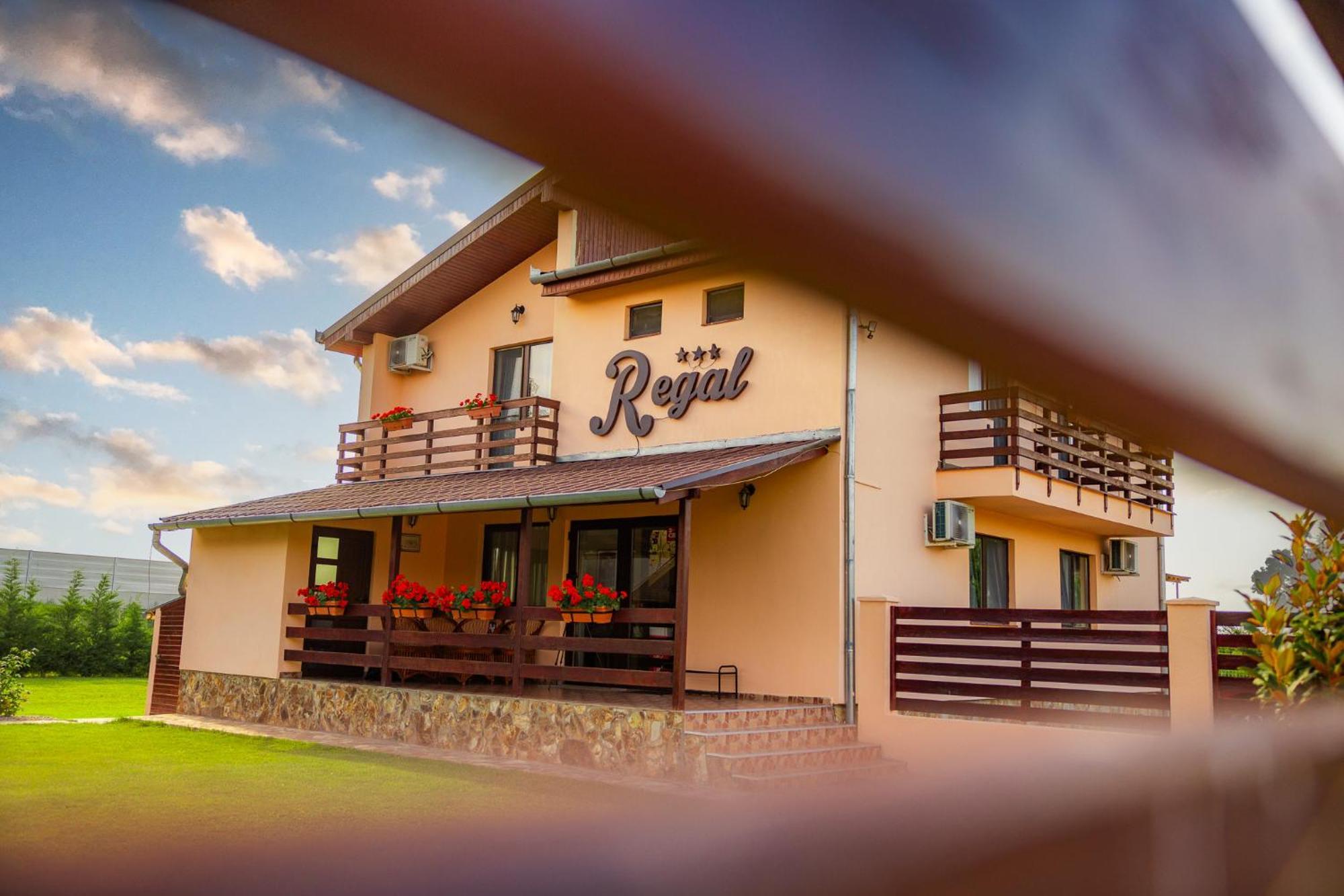 Pensiunea Regal Baile 1 Mai Bagian luar foto